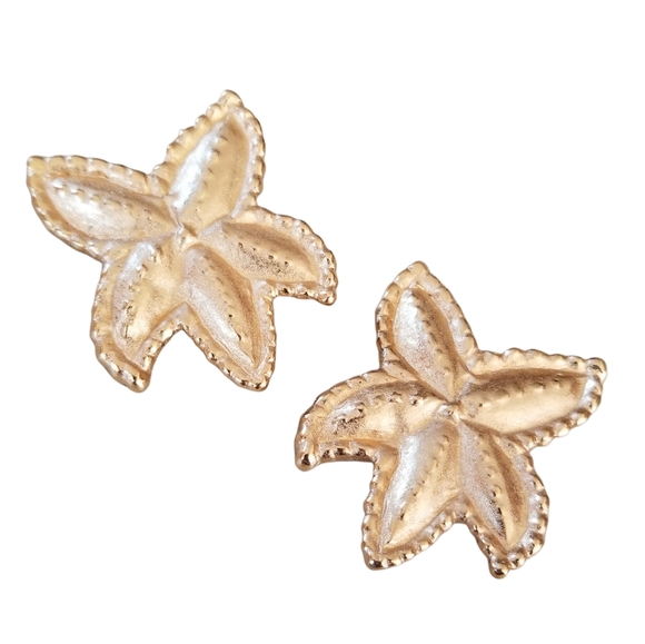 Vintage Diane Von Furstenberg Couture Starfish Matte Goldtone Clip Earrings - Picture 11 of 11